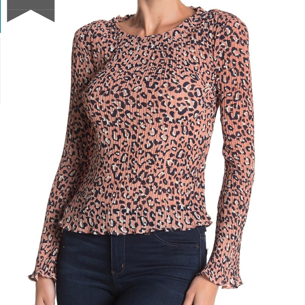 CODEXMODE• Pleated Bell Sleeve Top